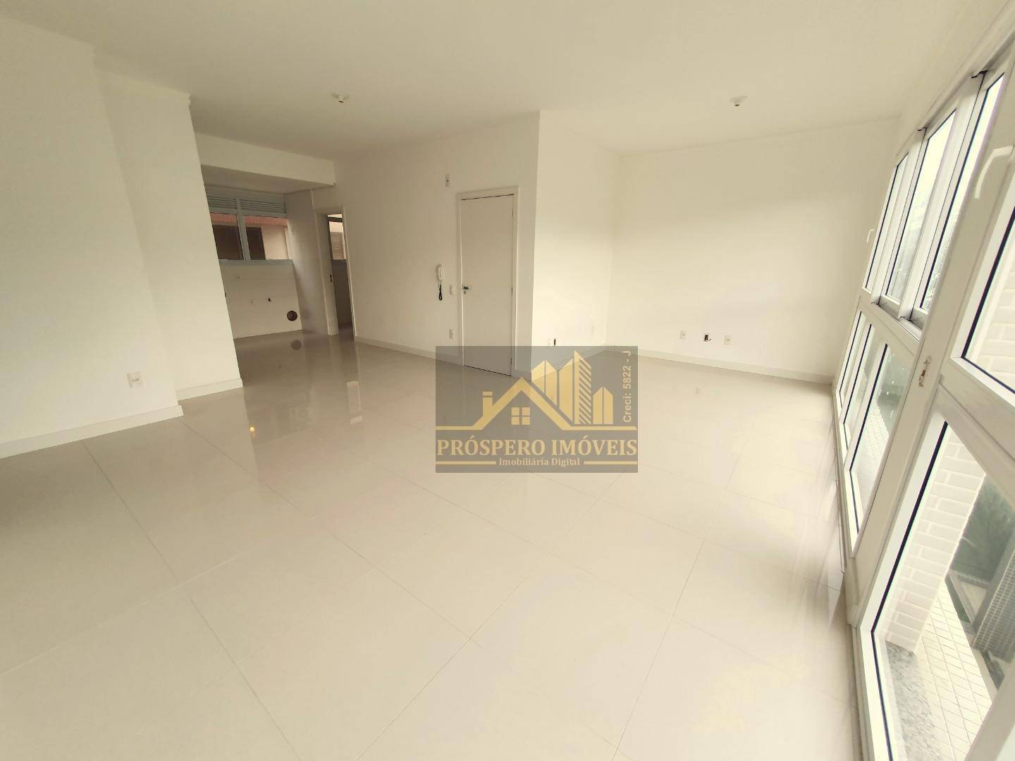 Apartamento à venda com 3 quartos, 101m² - Foto 4