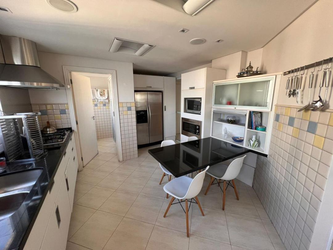 Apartamento à venda com 3 quartos, 195m² - Foto 12