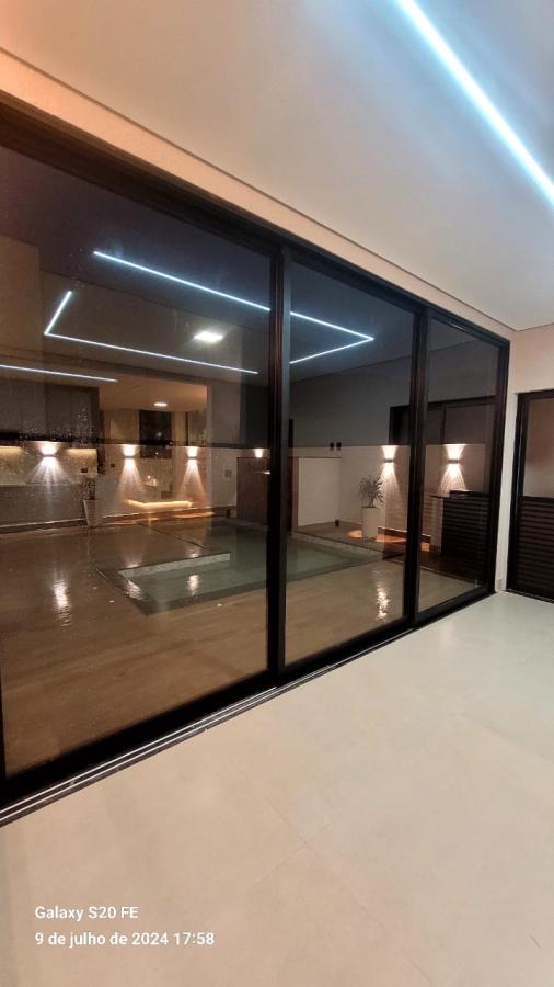 Casa de Condomínio à venda com 3 quartos, 208m² - Foto 3