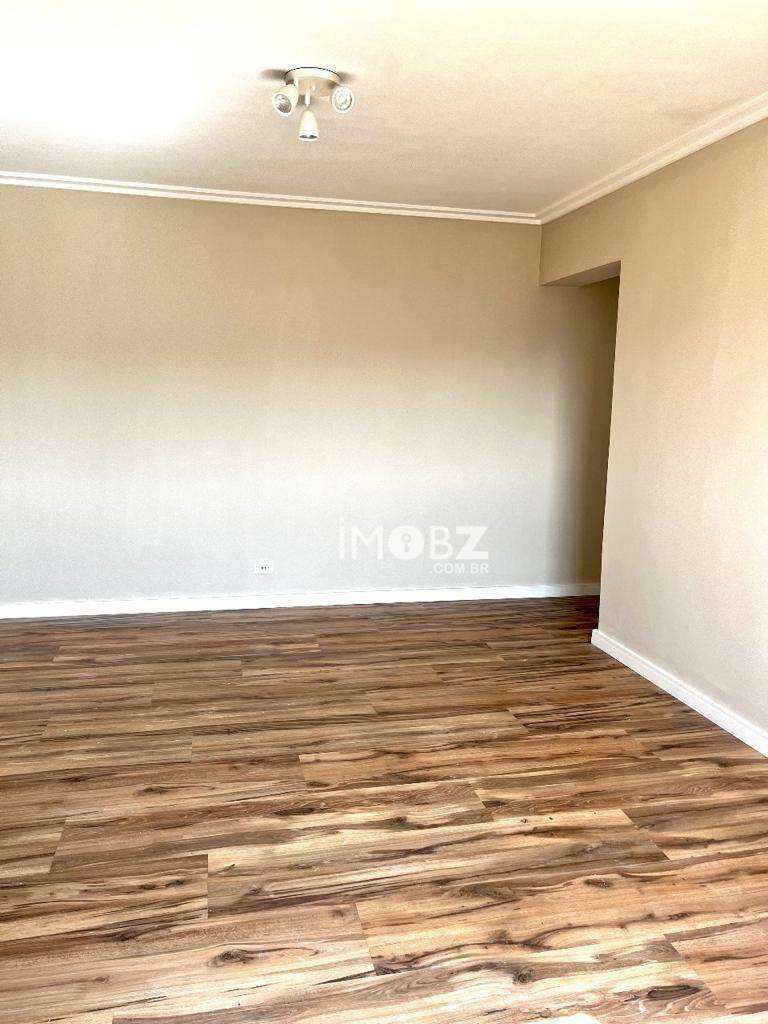 Apartamento à venda com 2 quartos, 64m² - Foto 2