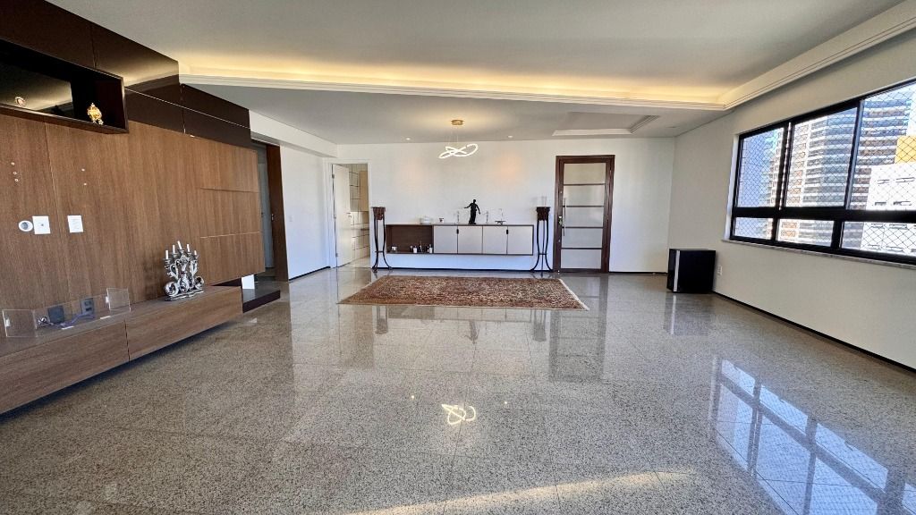 Apartamento à venda com 3 quartos, 173m² - Foto 1