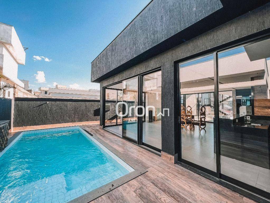 Sobrado à venda com 4 quartos, 330m² - Foto 1