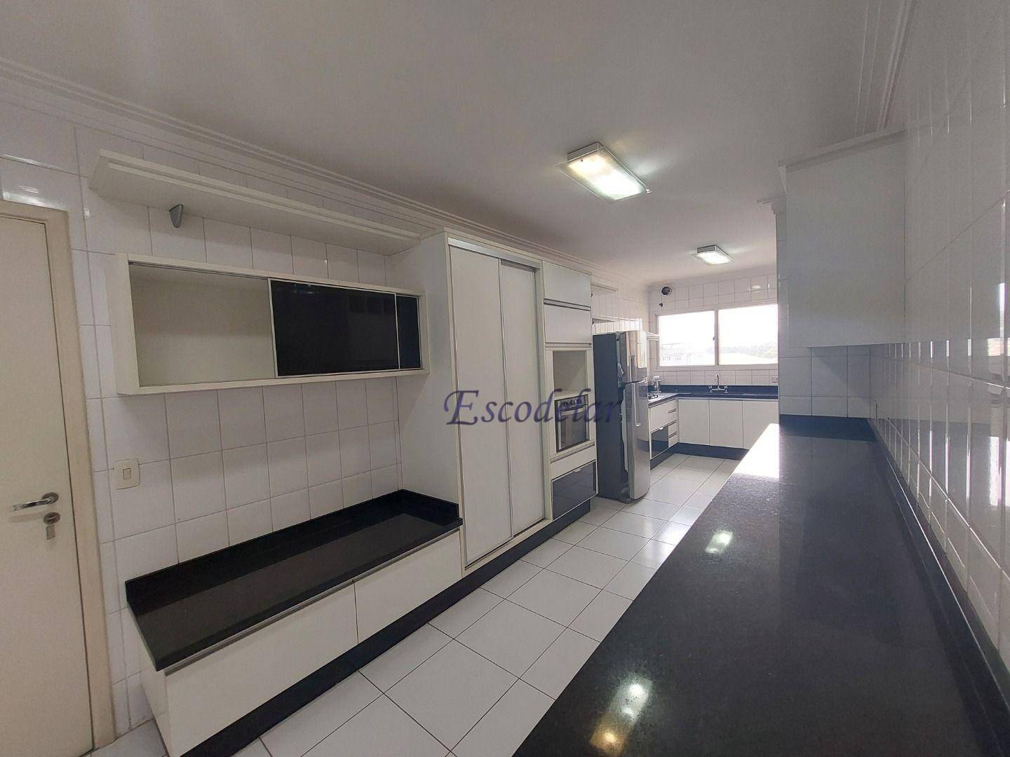 Apartamento para alugar com 3 quartos, 165m² - Foto 42