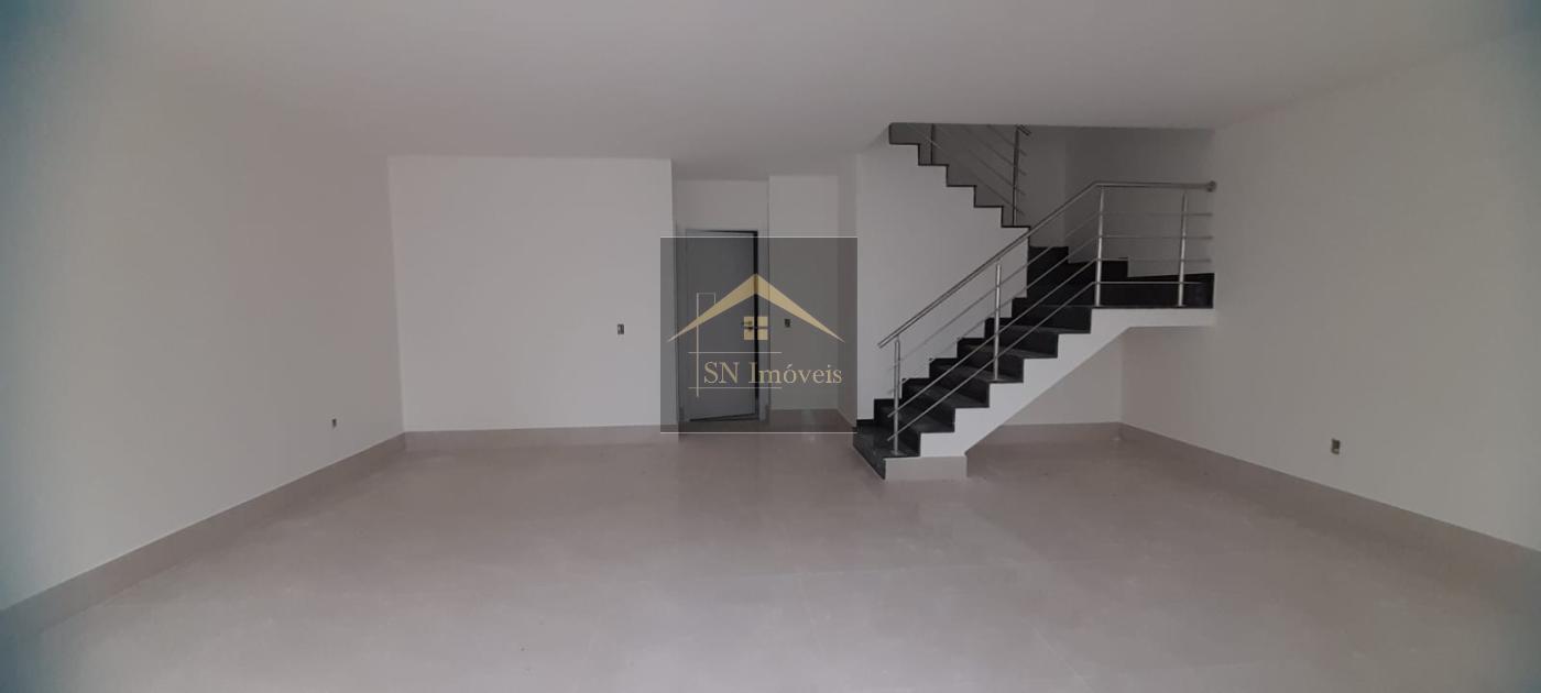 Casa à venda com 3 quartos, 130m² - Foto 1