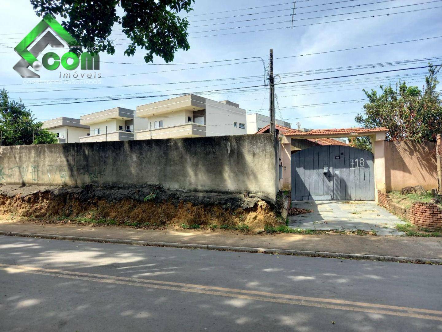 Casa à venda com 3 quartos, 199m² - Foto 1