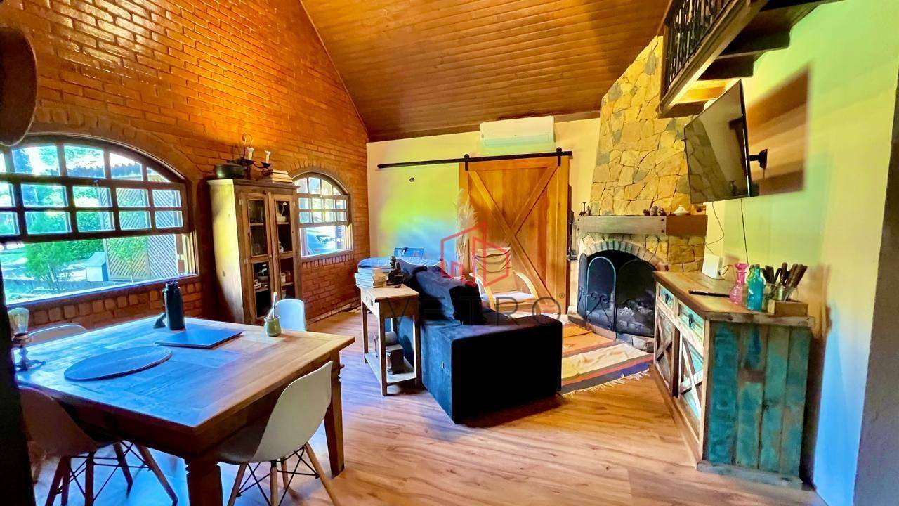 Casa, 4 quartos, 230 m² - Foto 2