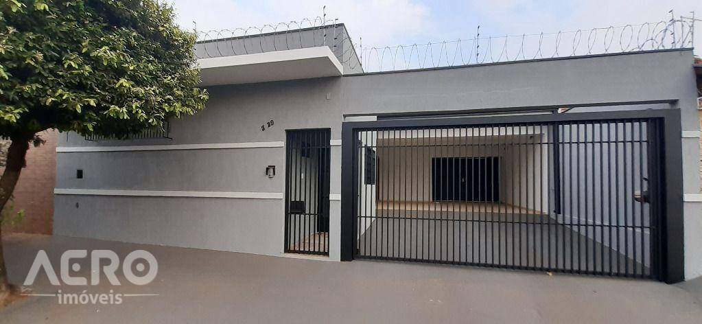 Casa à venda com 3 quartos, 200m² - Foto 1