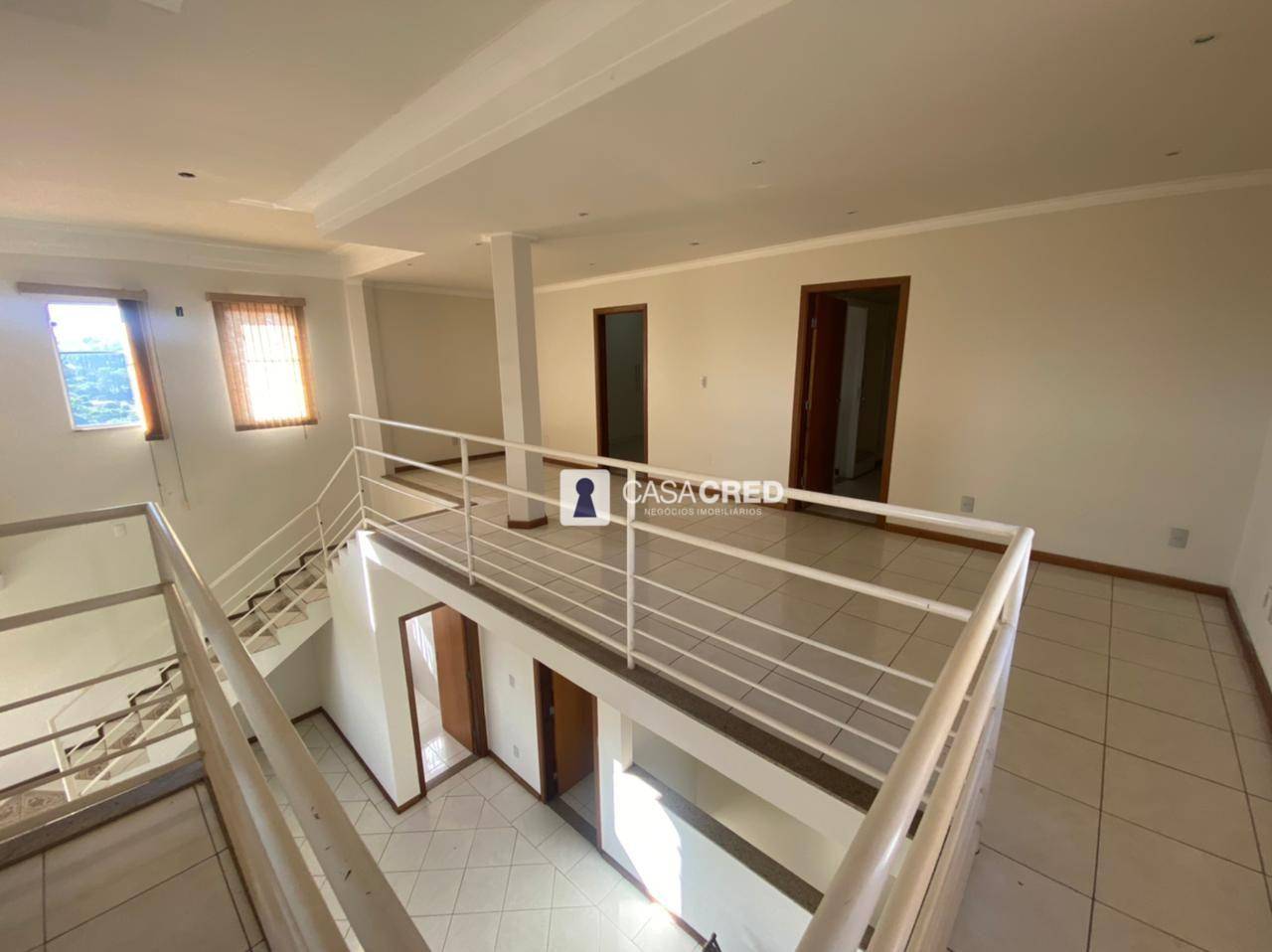 Casa à venda com 6 quartos, 440m² - Foto 3