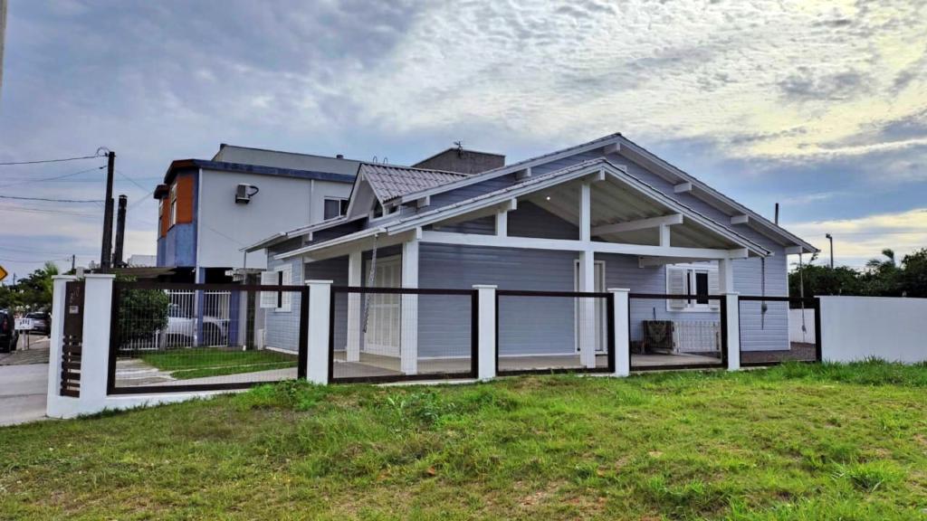Casa à venda com 2 quartos, 111m² - Foto 2
