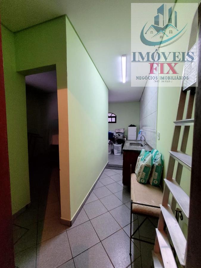 Casa à venda com 5 quartos, 198m² - Foto 23