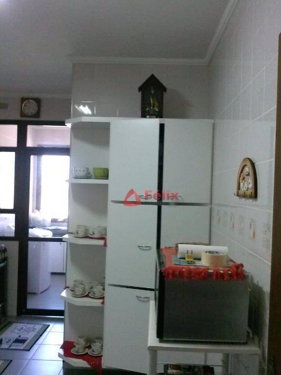 Apartamento à venda com 4 quartos, 196m² - Foto 15