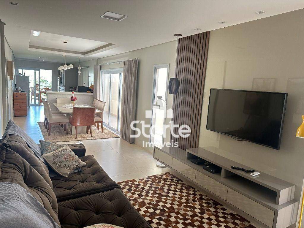 Casa à venda com 3 quartos, 230m² - Foto 1