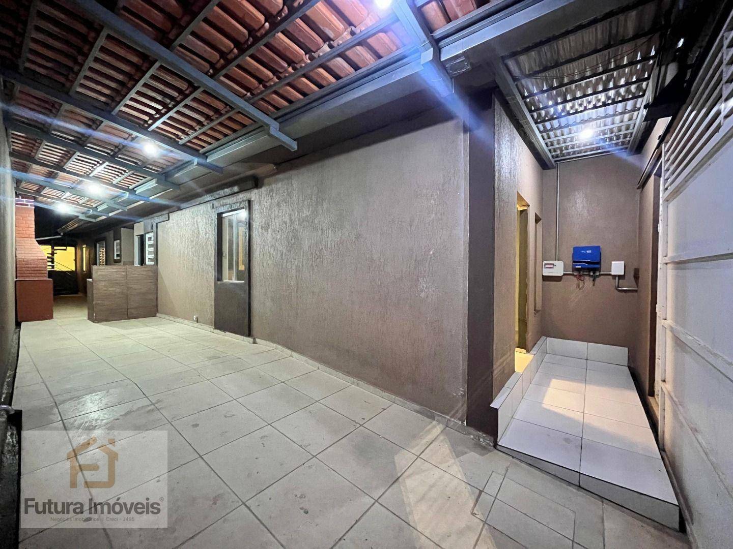 Casa para alugar com 3 quartos, 200m² - Foto 21