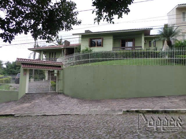 Casa à venda com 4 quartos, 290 - Foto 1