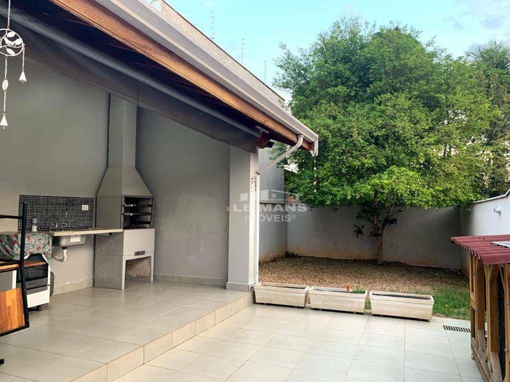 Casa à venda com 4 quartos, 230m² - Foto 1