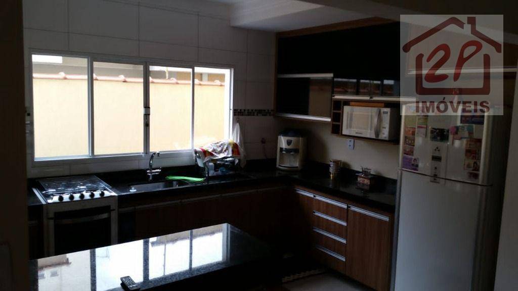 Sobrado à venda com 4 quartos, 192m² - Foto 2