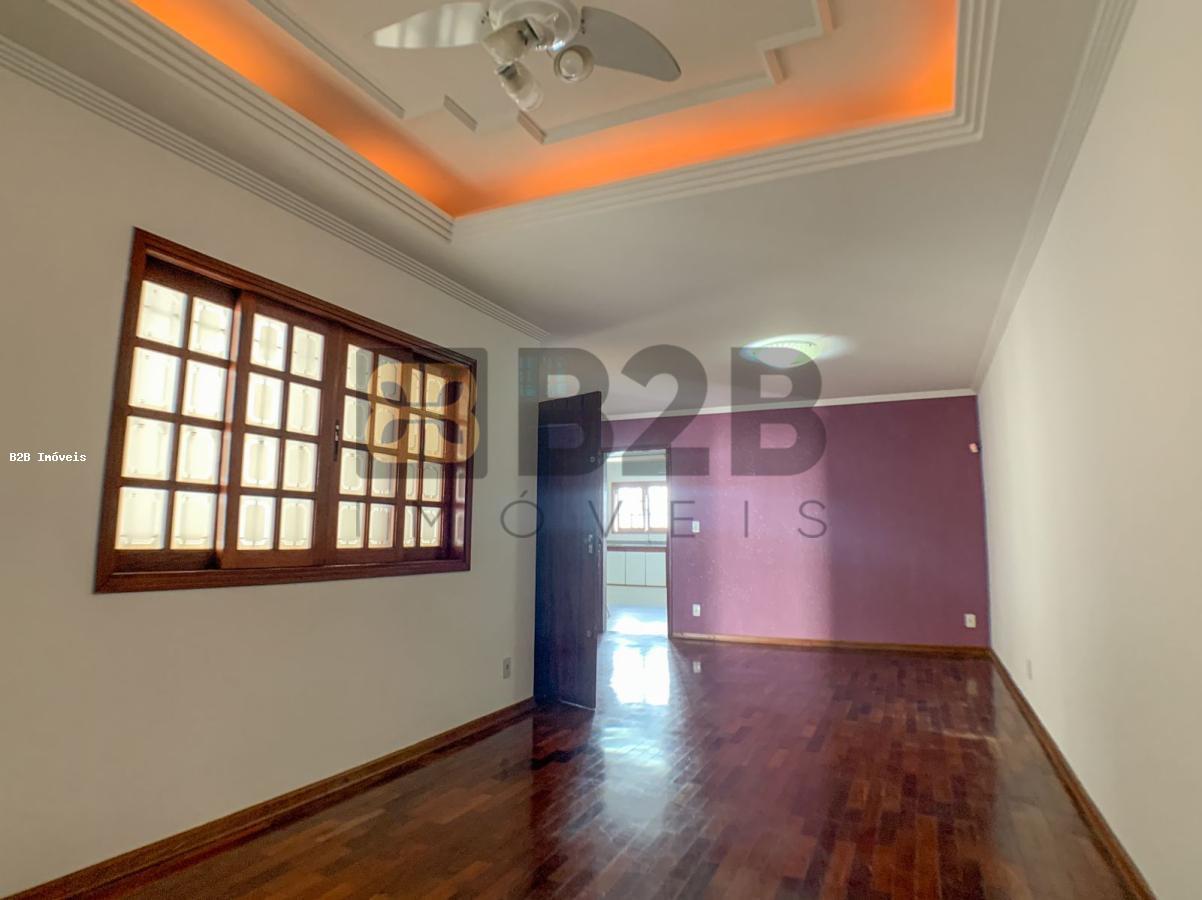 Casa à venda com 3 quartos, 300m² - Foto 9