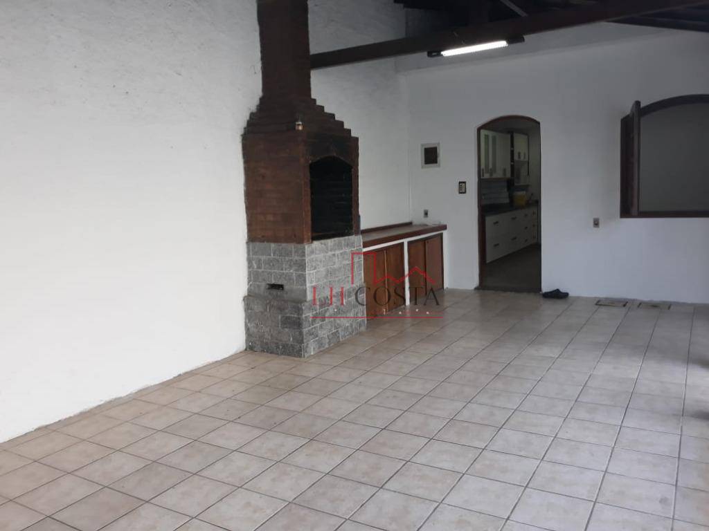 Casa de Condomínio à venda com 4 quartos, 210m² - Foto 32