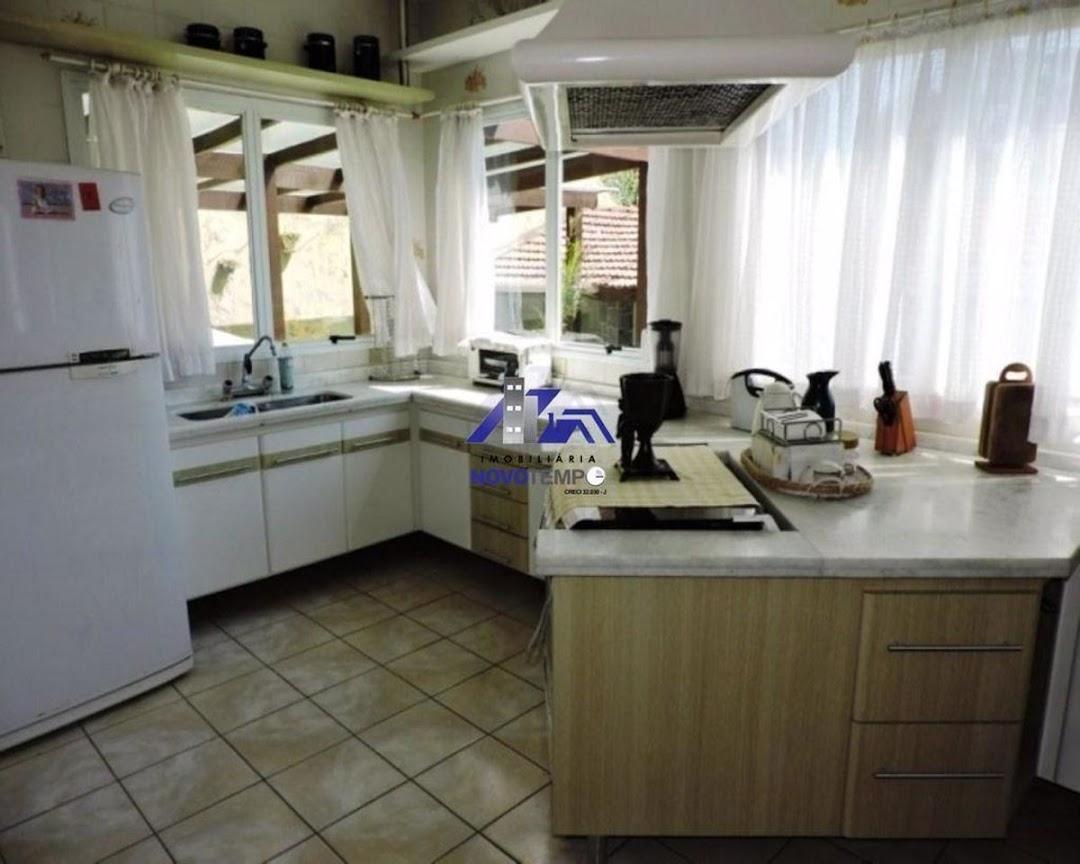 Casa à venda com 3 quartos, 400m² - Foto 4