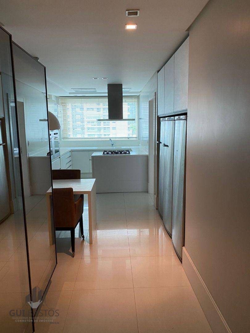 Apartamento à venda com 3 quartos, 230m² - Foto 12