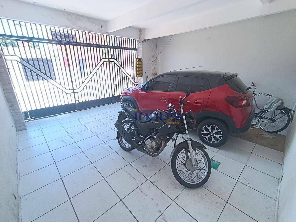 Casa à venda com 8 quartos, 198m² - Foto 2