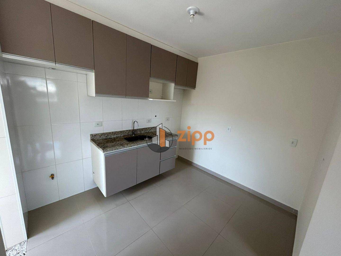 Casa para alugar com 2 quartos, 45m² - Foto 1