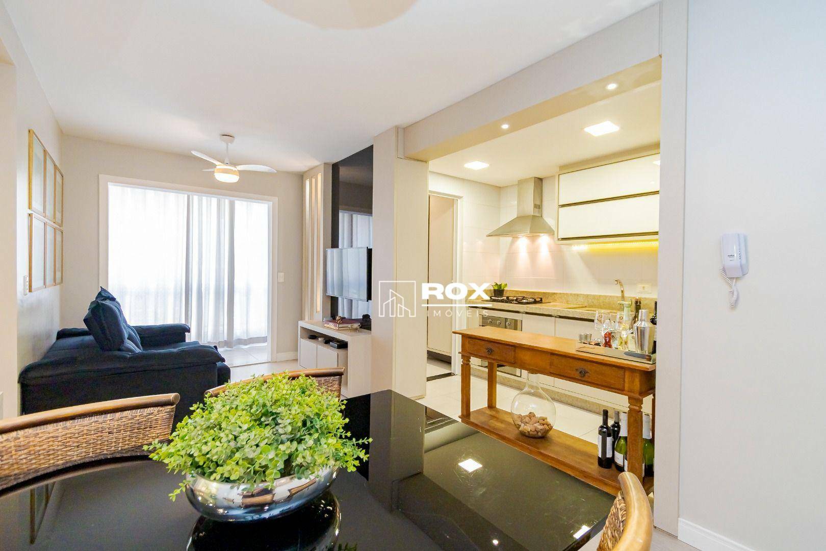 Apartamento à venda com 2 quartos, 70m² - Foto 2