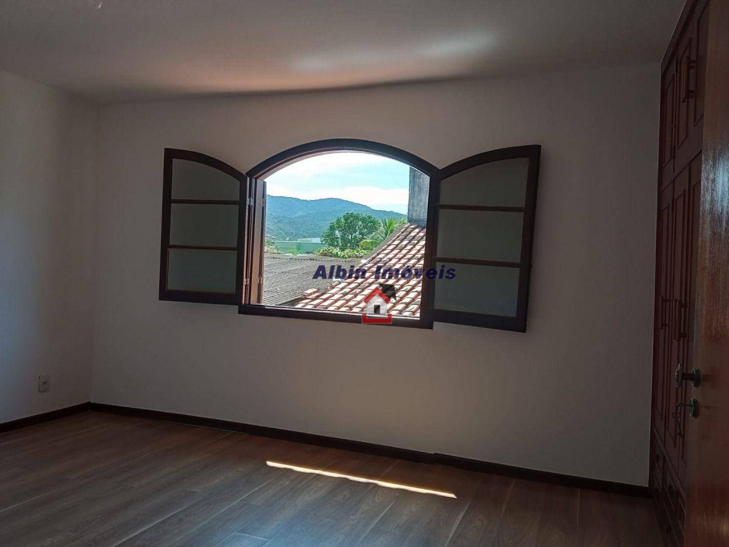 Casa à venda com 5 quartos, 340m² - Foto 16