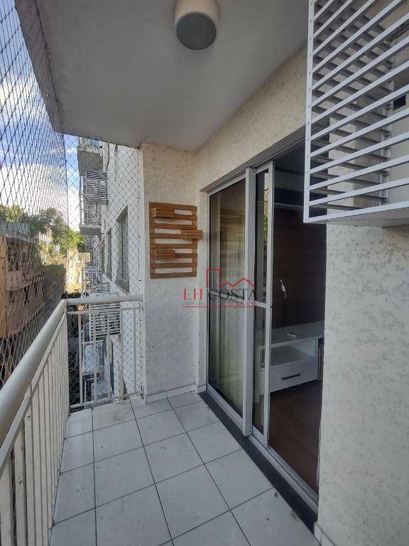 Apartamento à venda com 2 quartos, 64m² - Foto 2