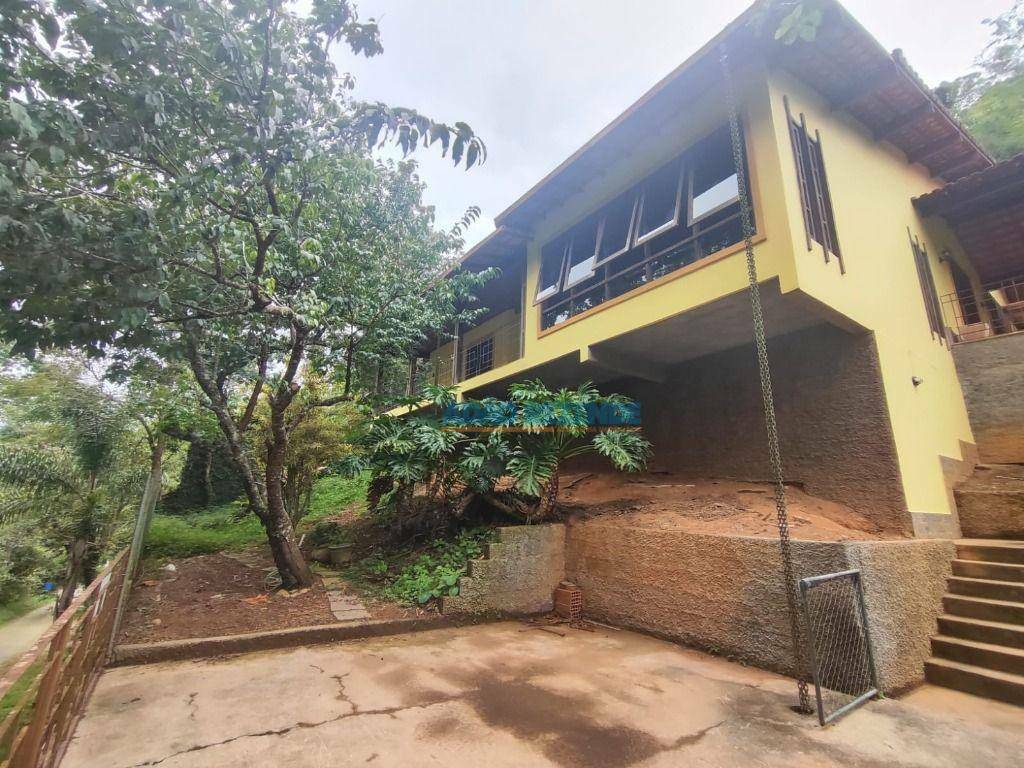 Casa à venda com 4 quartos, 219m² - Foto 2