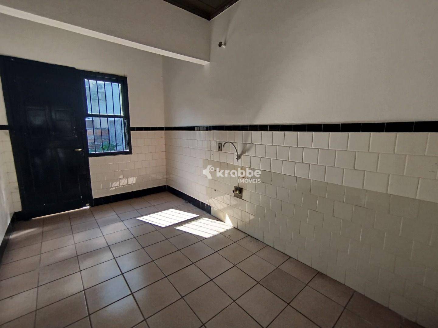Casa para alugar com 2 quartos, 80m² - Foto 7