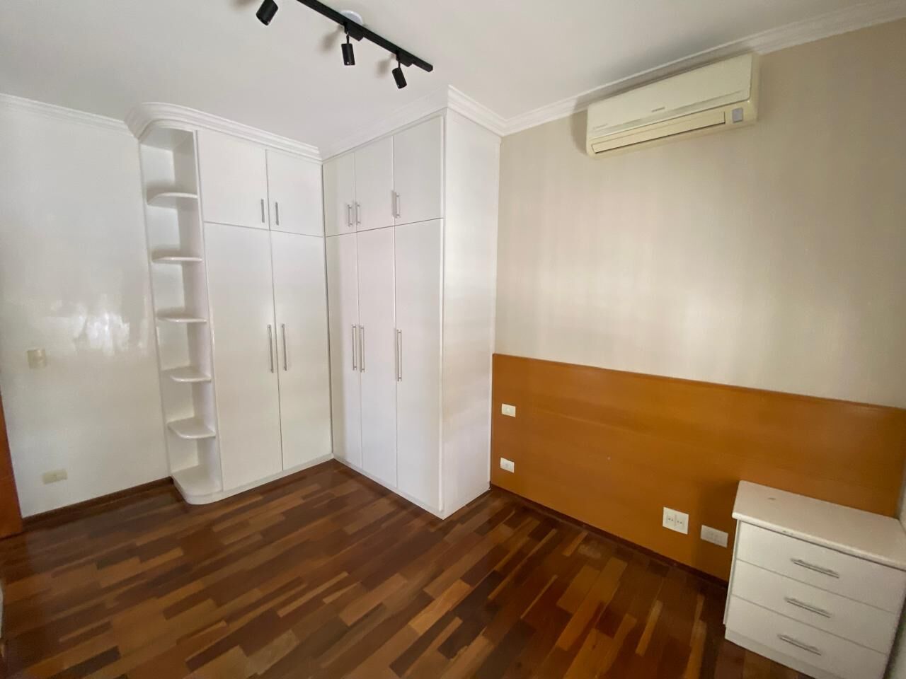 Casa para alugar com 4 quartos, 241m² - Foto 18