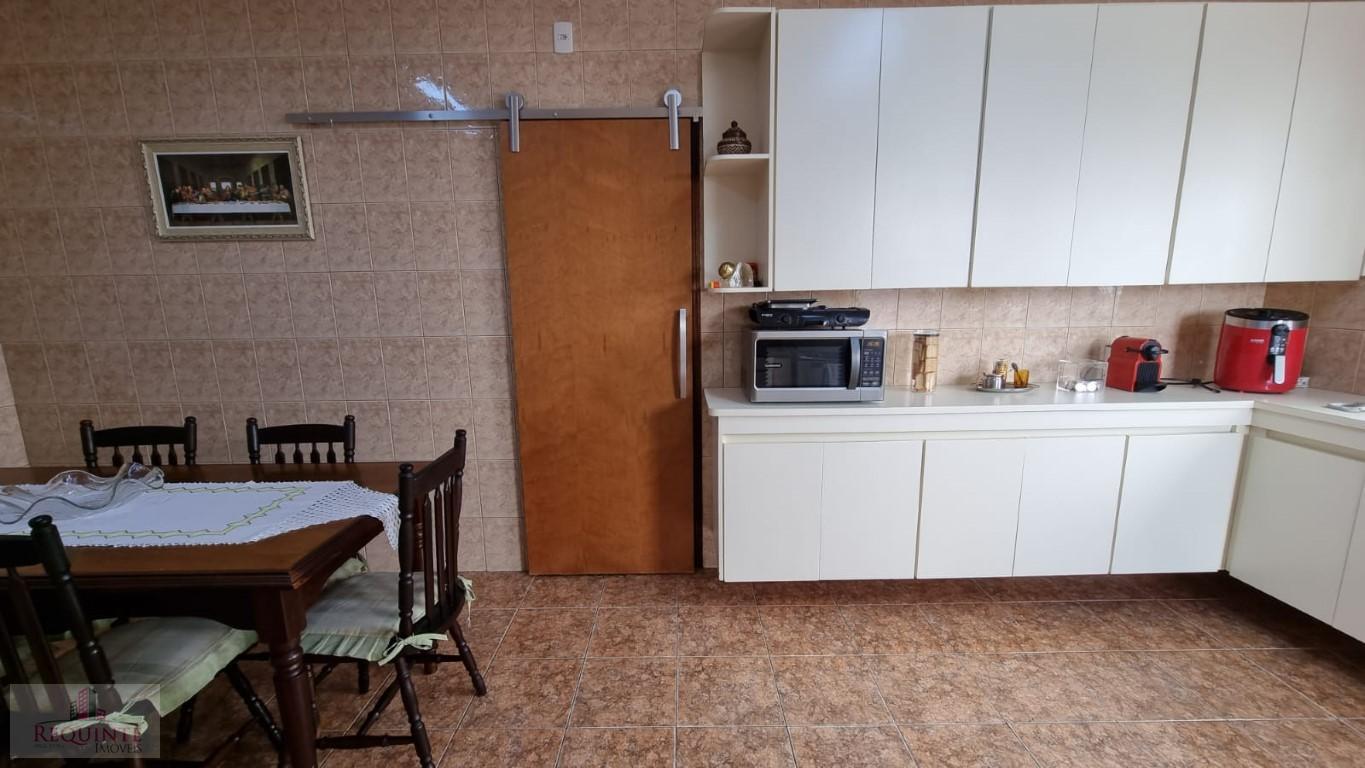 Casa à venda com 3 quartos, 230m² - Foto 18