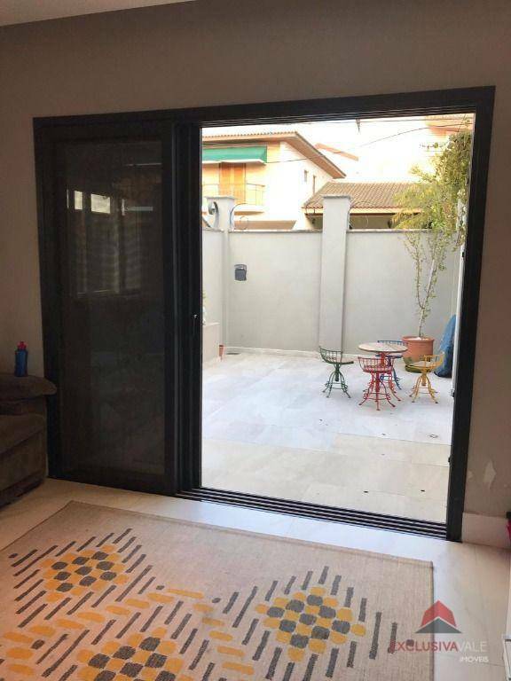 Casa de Condomínio à venda com 4 quartos, 270m² - Foto 13