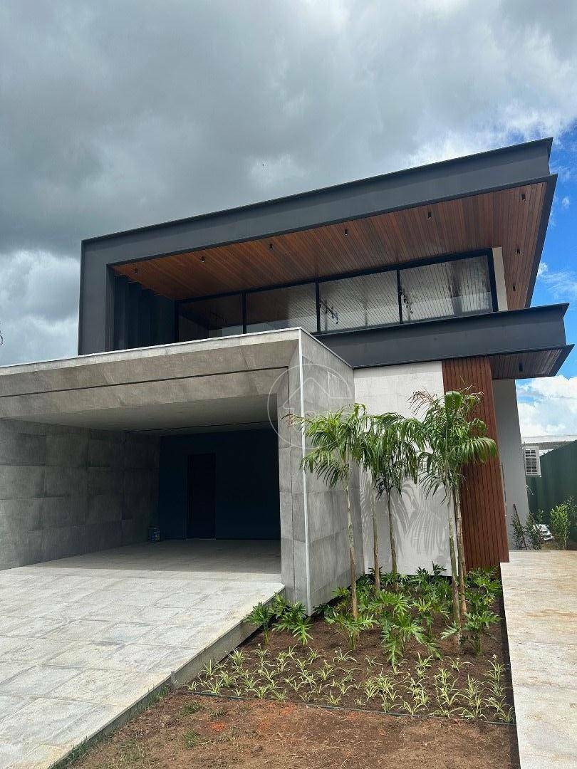 Casa à venda com 3 quartos, 197m² - Foto 1