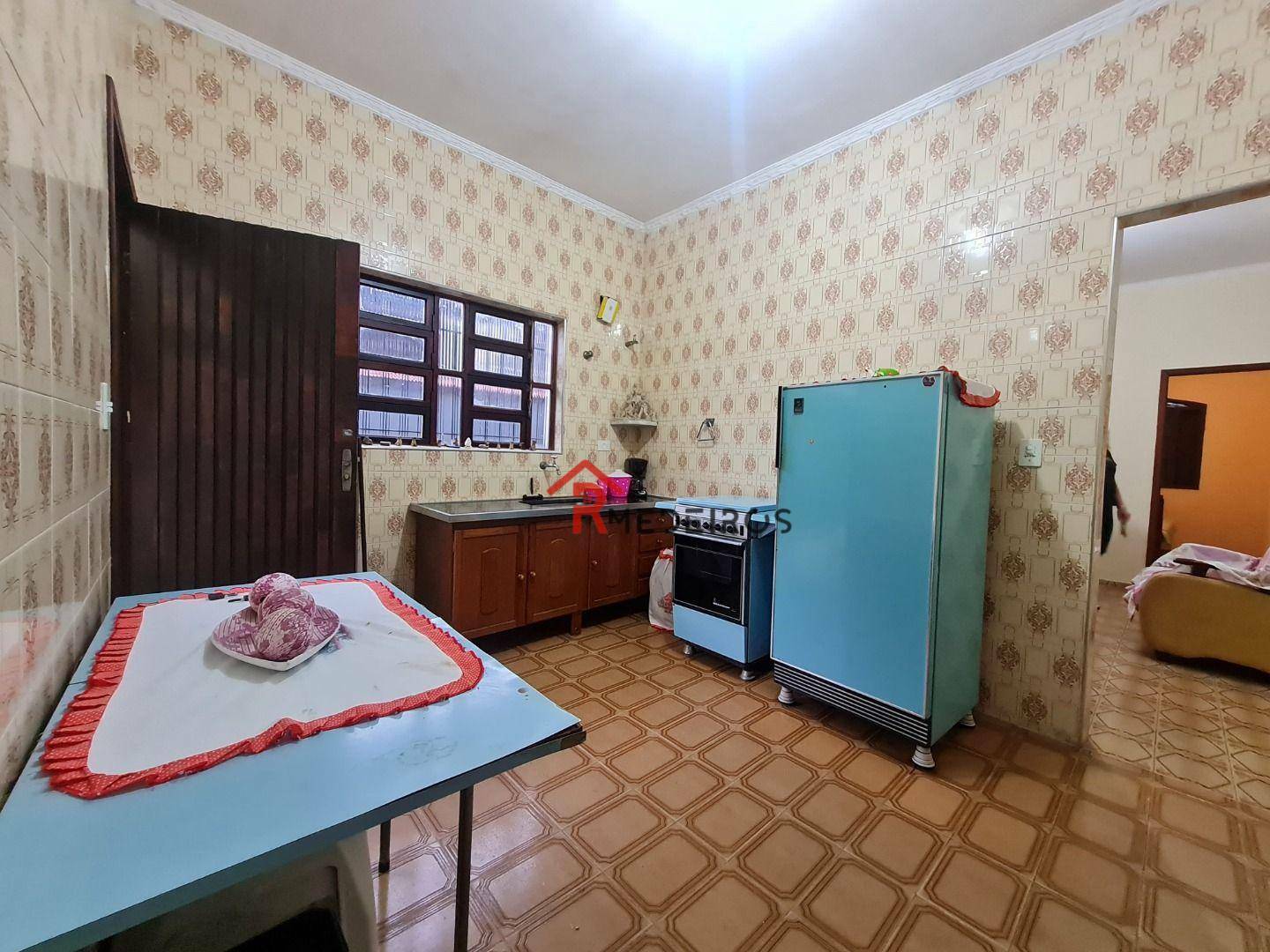 Casa à venda com 3 quartos, 100m² - Foto 4