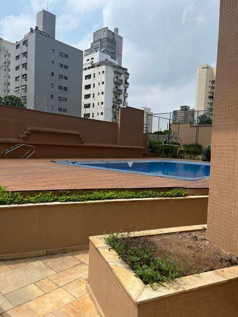 Apartamento para alugar com 4 quartos, 235m² - Foto 7