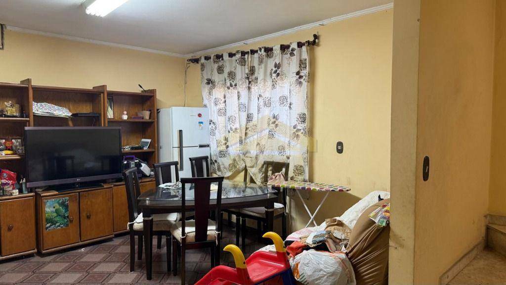 Sobrado à venda e aluguel com 3 quartos, 178m² - Foto 2