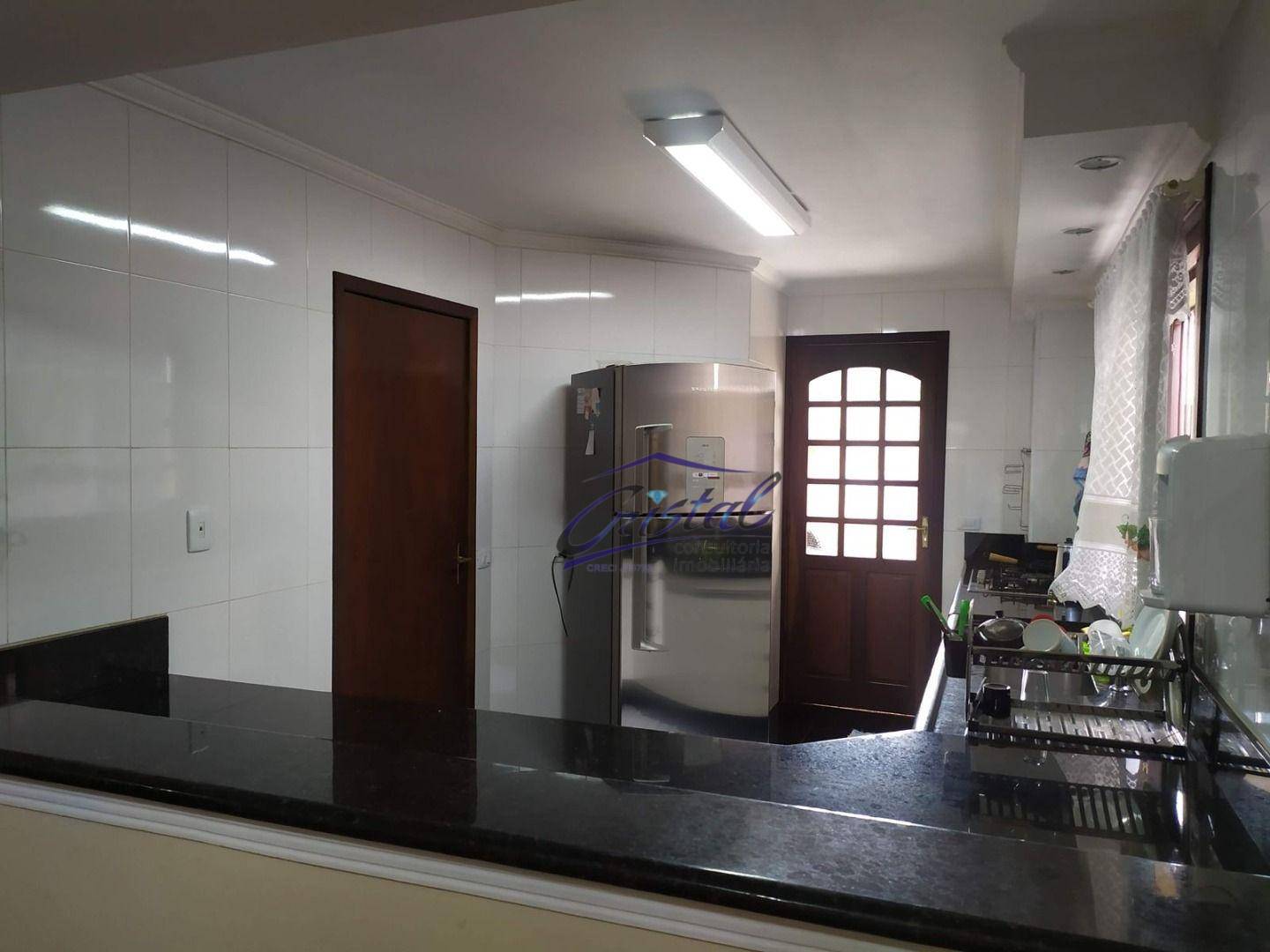 Casa para alugar com 4 quartos, 200m² - Foto 17