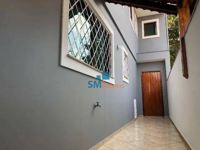 Sobrado à venda com 3 quartos, 200m² - Foto 2