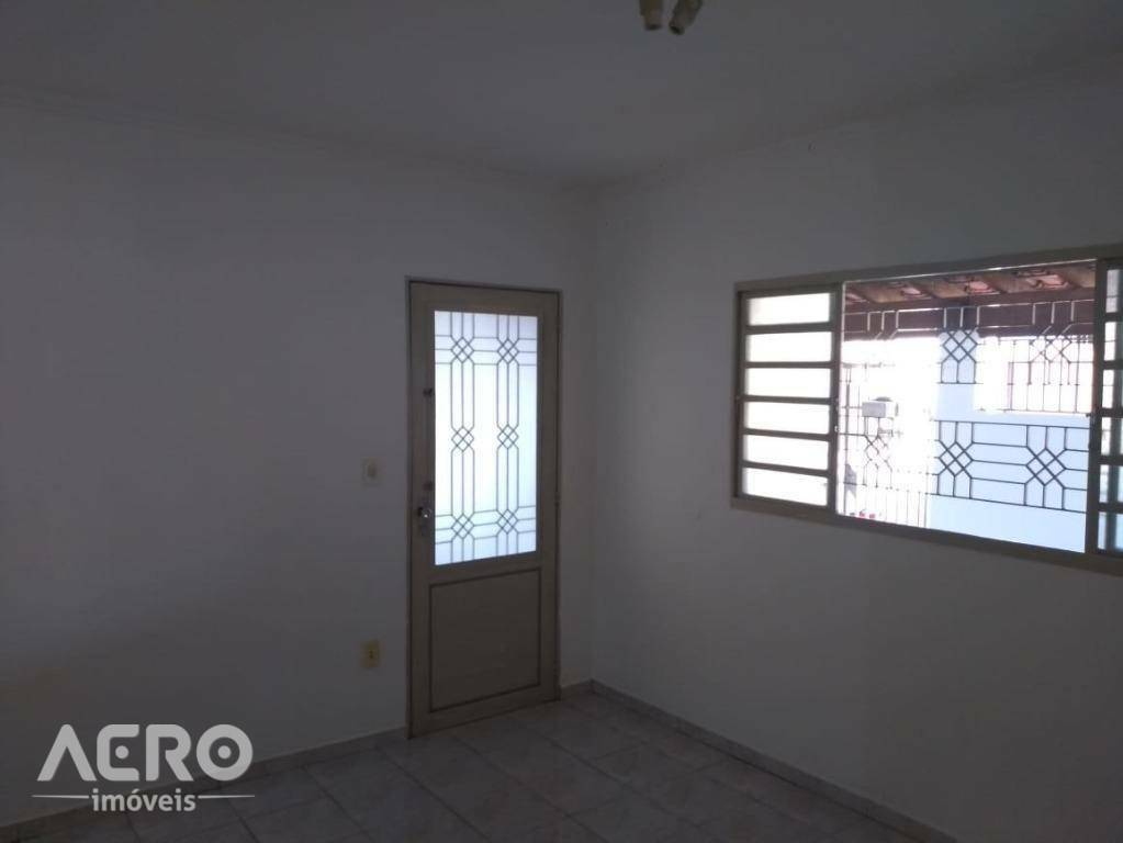 Casa à venda com 3 quartos, 124m² - Foto 4