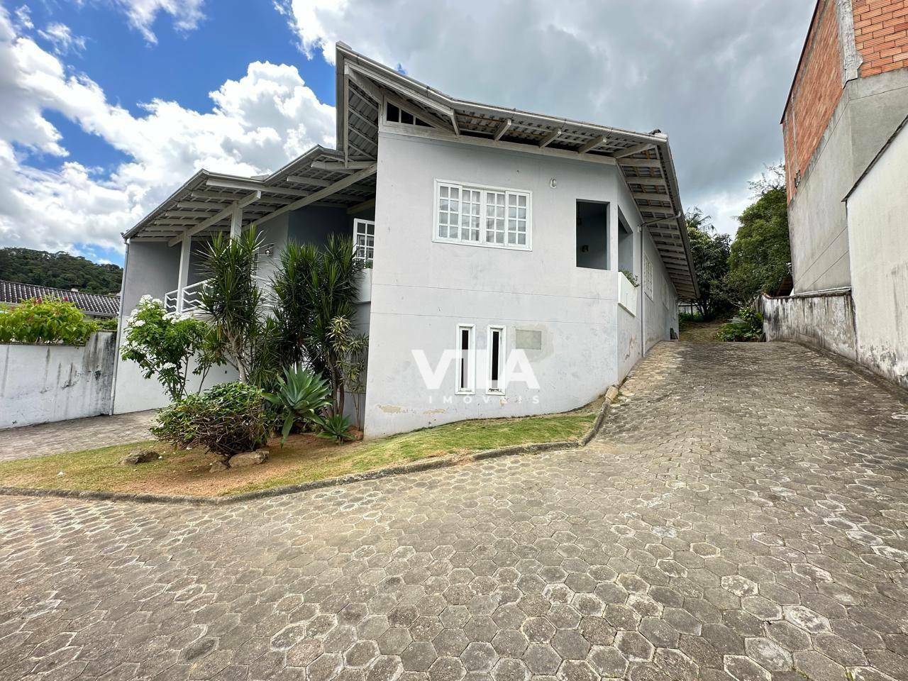 Casa à venda e aluguel com 5 quartos, 246m² - Foto 3