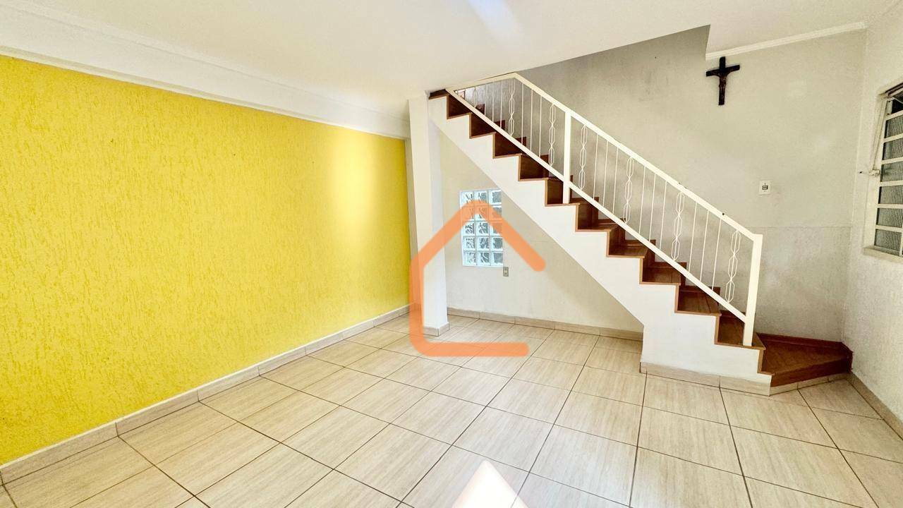 Casa à venda com 3 quartos, 148m² - Foto 2