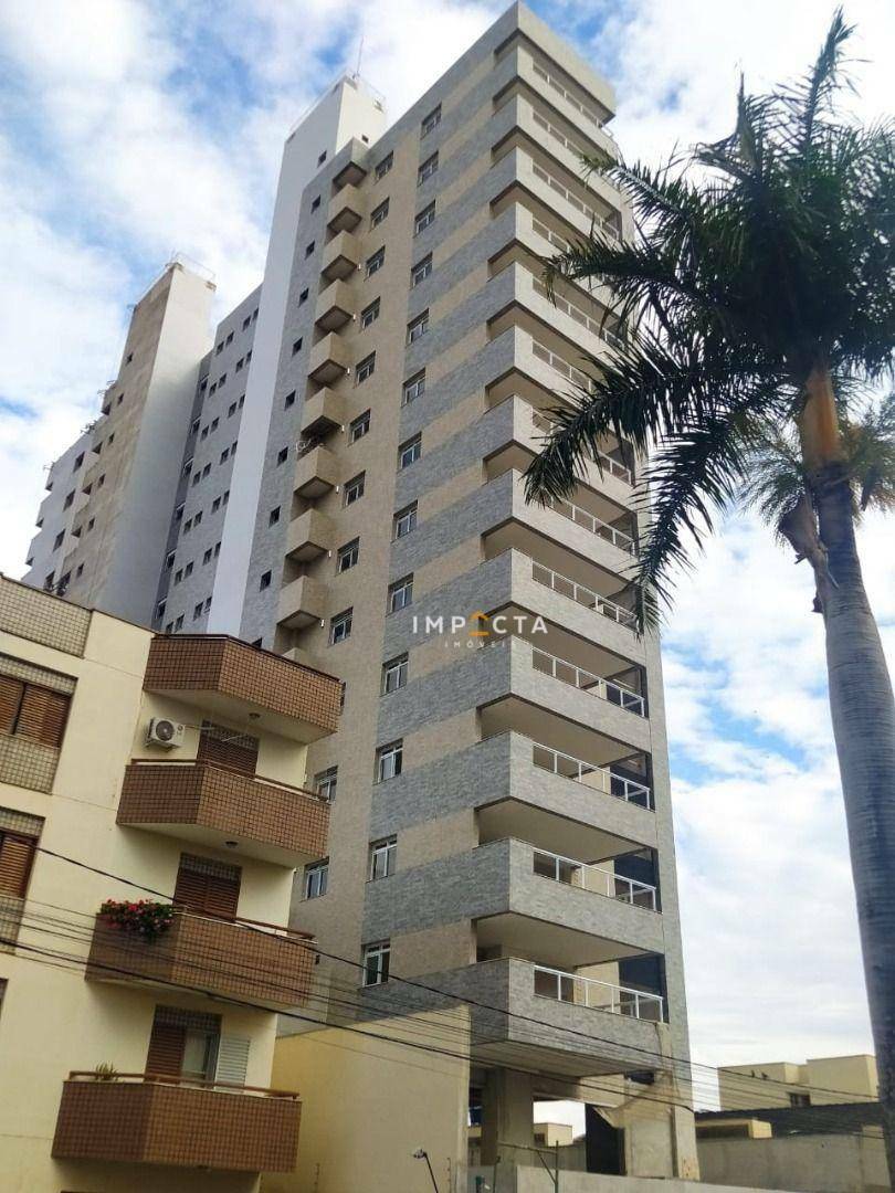 Apartamento à venda com 4 quartos, 200m² - Foto 1