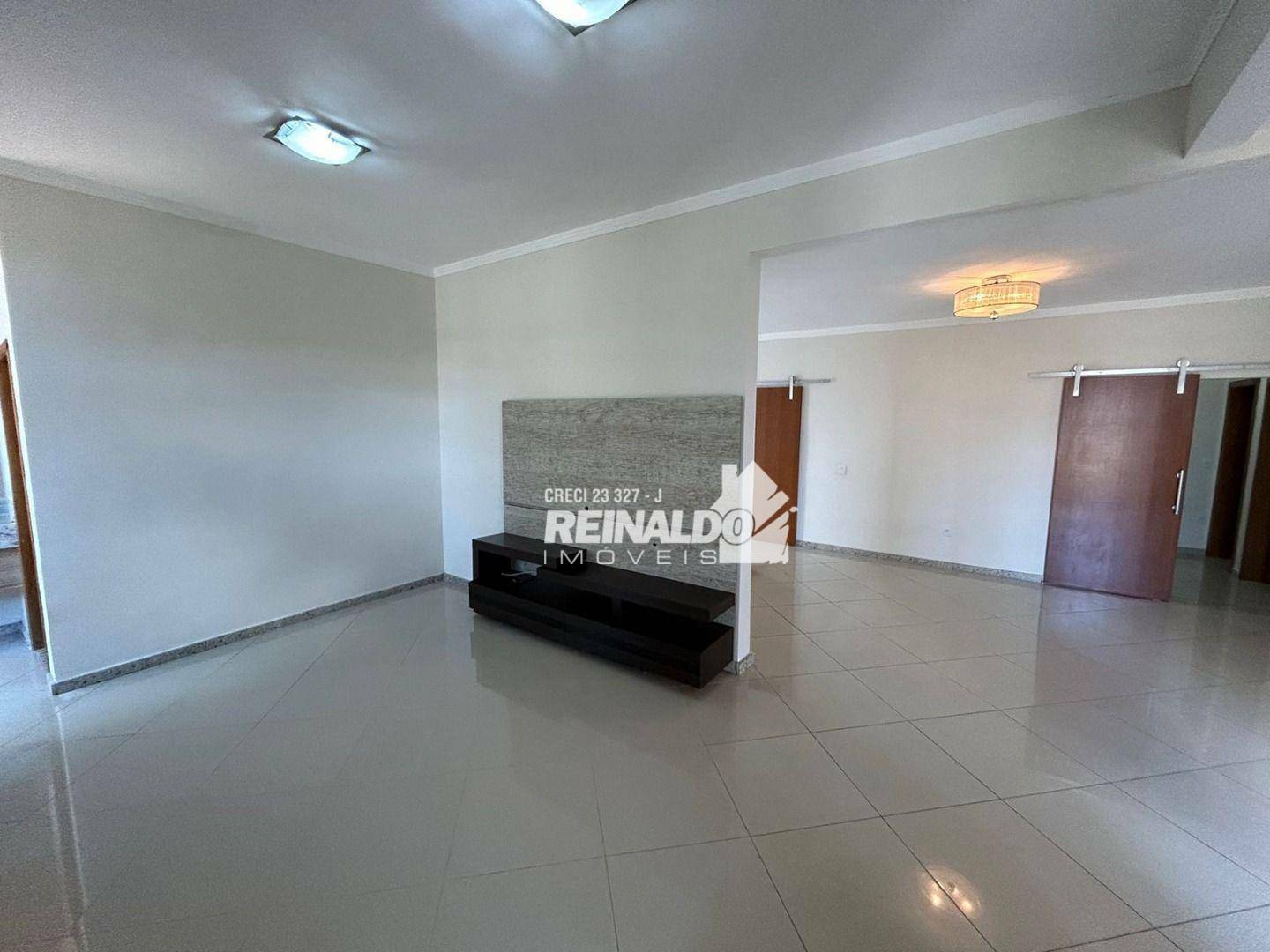 Casa de Condomínio à venda e aluguel com 3 quartos, 240m² - Foto 2