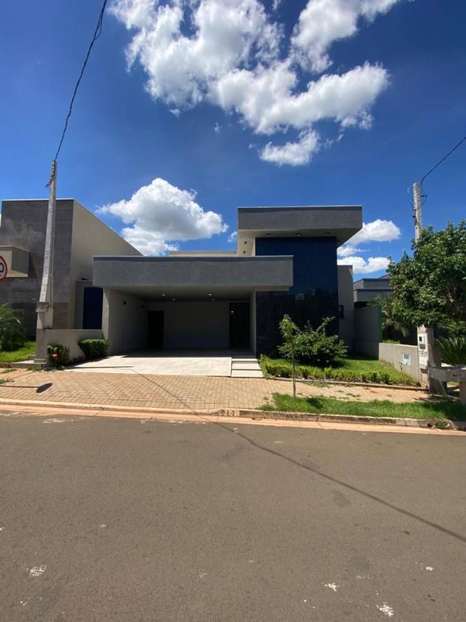 Casa à venda com 3 quartos, 140m² - Foto 1