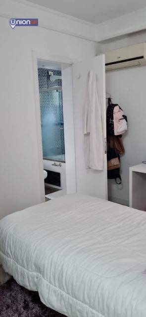 Apartamento à venda com 4 quartos, 188m² - Foto 2