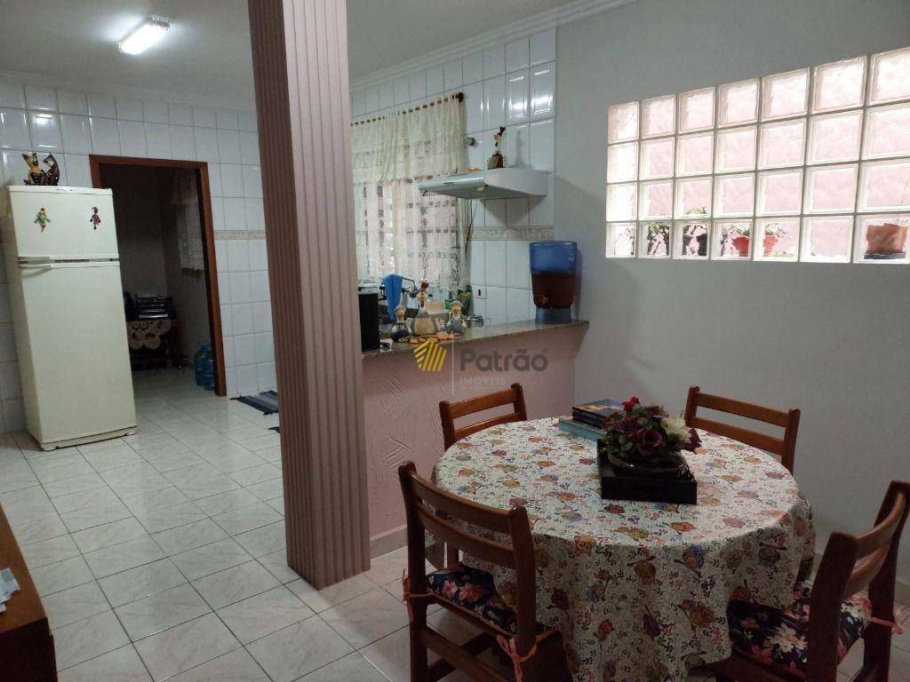 Casa à venda com 3 quartos, 156m² - Foto 2