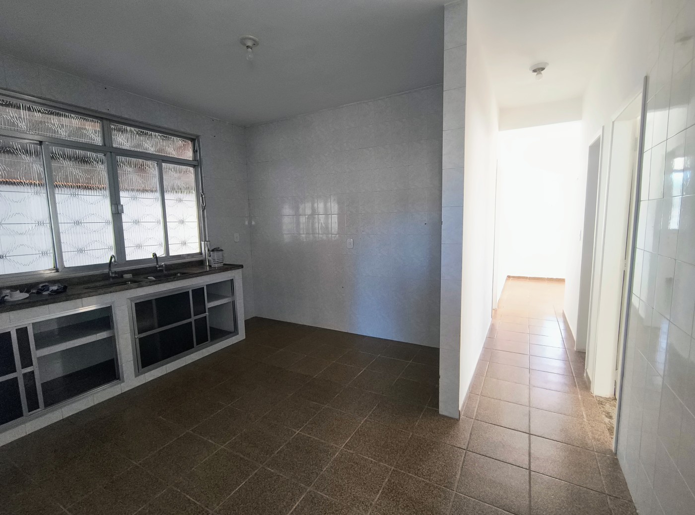Casa à venda com 3 quartos, 600m² - Foto 9