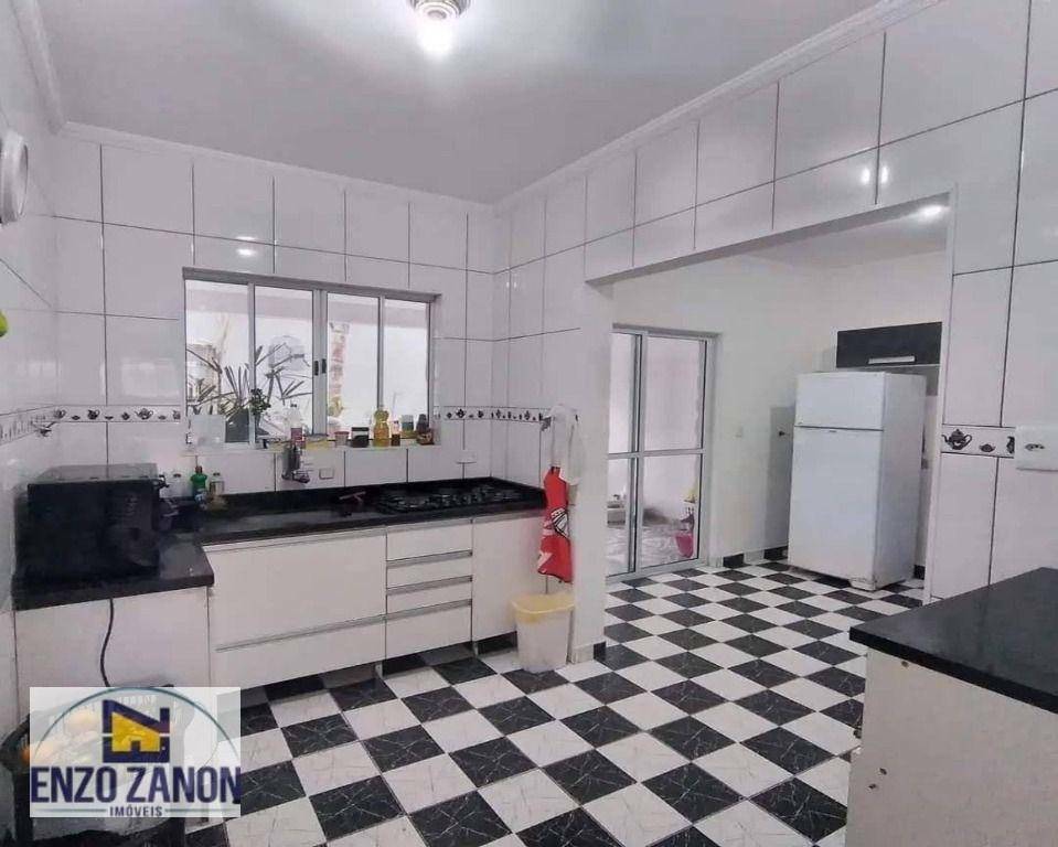 Sobrado à venda com 3 quartos, 200m² - Foto 4